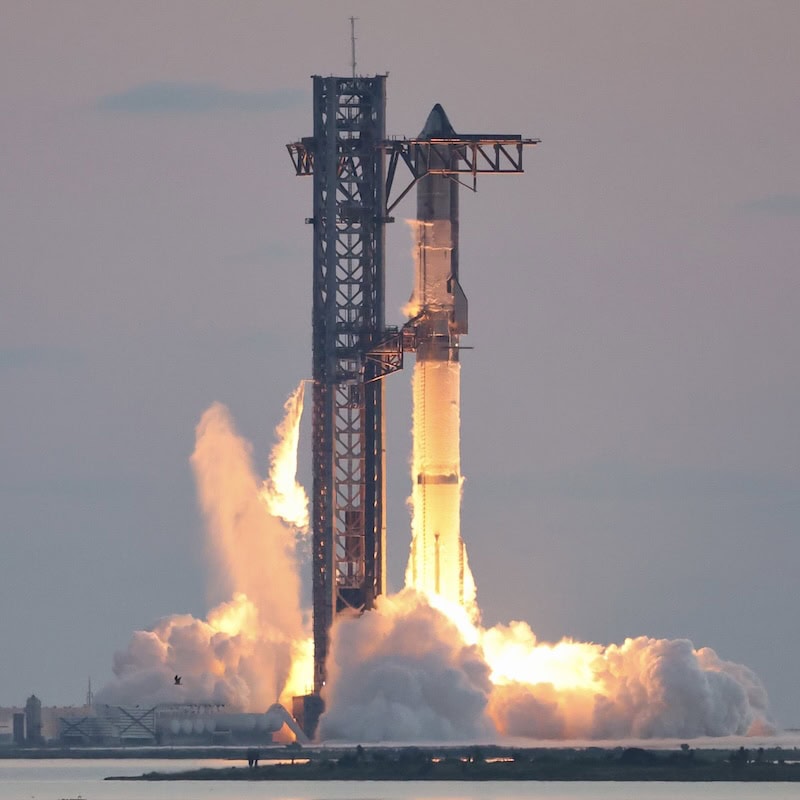 SpaceX Starship completa 10º voo com sucesso histórico